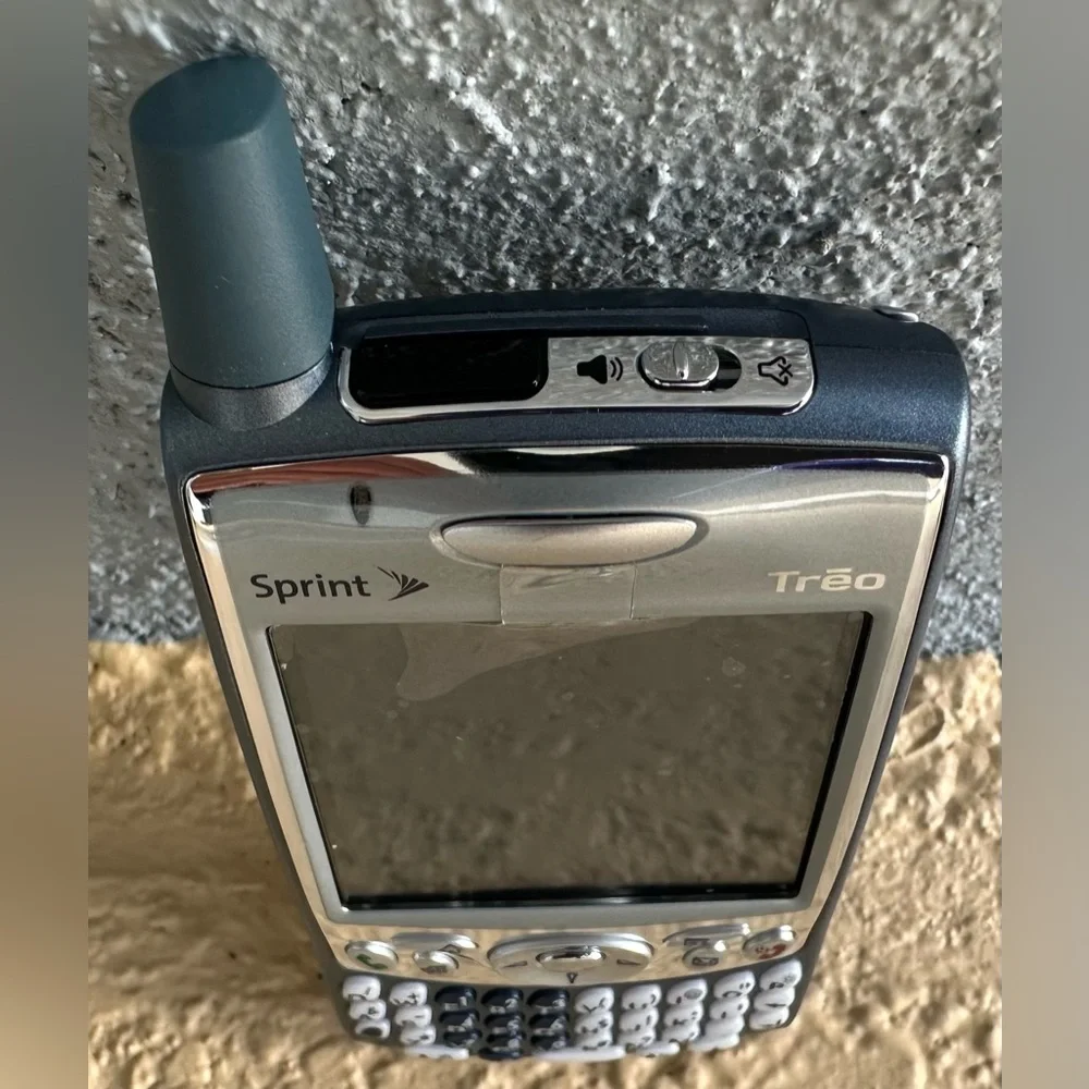 Sprint Palm Treo 650 Cell Phone Brand New in Box